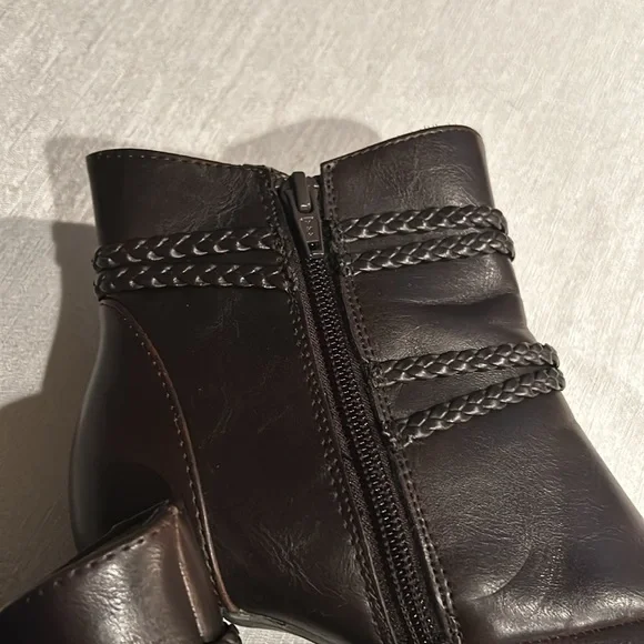 Life Stride ‘Yohanna’ Deep Dark Brown Ankle Booties Braided Trim Size 6.5 New - Picture 4 of 15